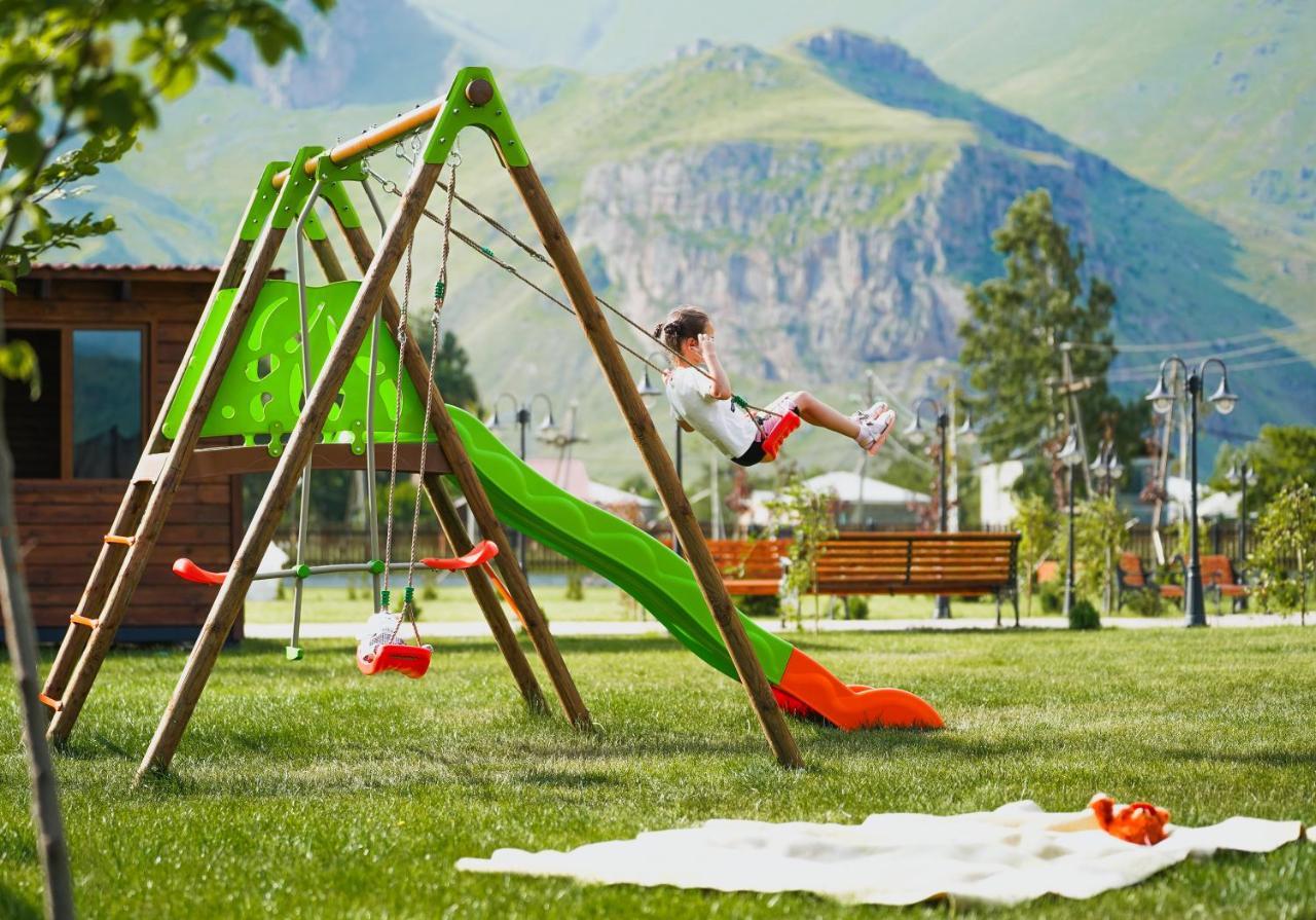 Suatis Resort Kazbegi Exteriör bild